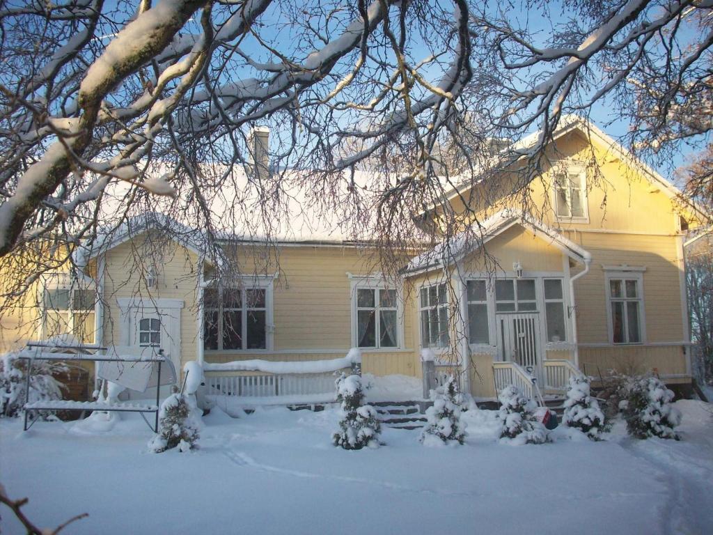 Brinkin Wanha Pappila Hotel Kokkola  Bagian luar foto